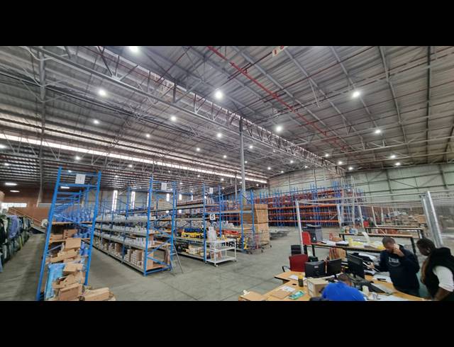 4,892M² WAREHOUSE TO LET IN POMONA